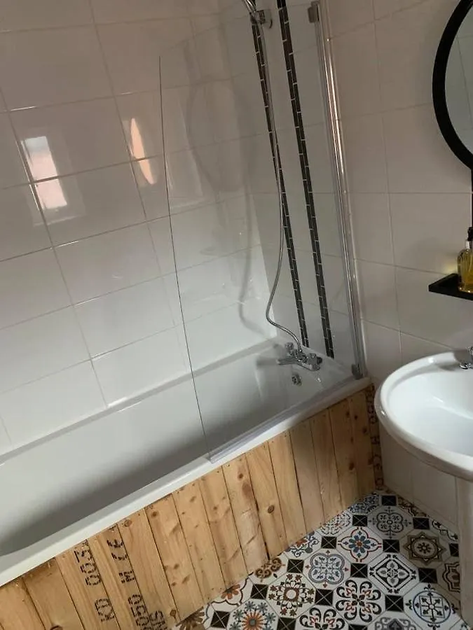 Ebor. *Cosy*Homli*Parking*Wifi*Smart Villa Belfast 0*,
